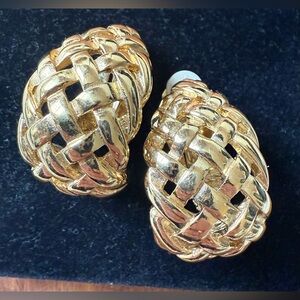 VTG Givenchy Elegant Gold Tone Woven Basket Cli On Earrings 80s Chunky half Hoop